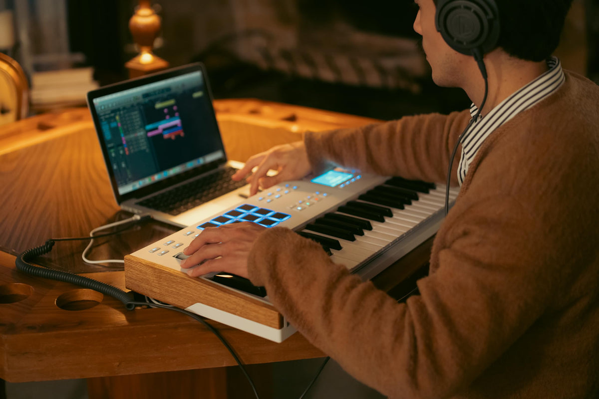 Arturia Keylab mk3 USB Midi Keyboard Controller, 49 Key - White